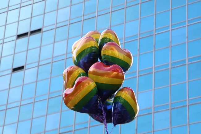 Qual a expectativa de vida de uma pessoa LGBT no Brasil?