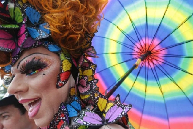 Qual a diferença entre travesti e gay?