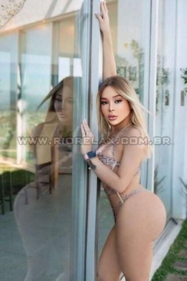 woman RJ Dani Loira 5d0423