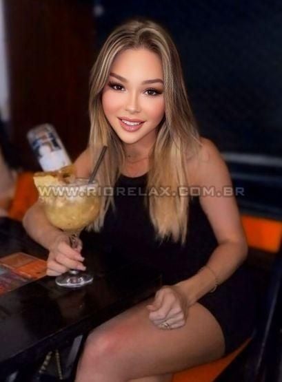 woman RJ Dani Loira ce1c79