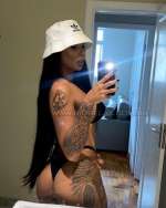 Caroline Muniz - Transex Rio de Janeiro - anuncio Olá, tudo bem? Me chamo Caroline, tenho 21 anos, 1,73 de altura, e 65 kg, uma verdadeira morena falsa magra!Se estava a procura de um encontro super diferenciado, acabou de encontrar ! Super educada, higiênica, cheirosa, meiga, de pele bronzeada e macia,o tipo de morena que te leva a loucura e te deixa encantado, disposta a te proporcionar sensações maravilhosas e muito além do que um sexo possa oferecer! Uma verdadeira ninfeta, super feminina, dona de um dote de 22 cm que fica ereto o tempo todo ao te encontrar! Ao te receber com um sorriso no rosto em meu apartamento, super discreto e seguro , te farei se sentir 100% confortável e a vontade, para que a partir daí tudo possa fluir na