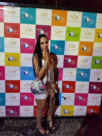 RJ Flavia Alves 8751612