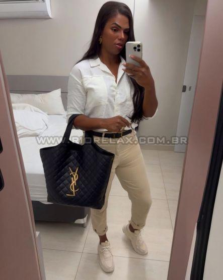 RJ Paulla Robertha Dias d9b8e3